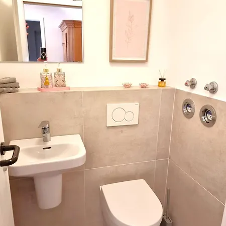 Apartament Leo11 *
